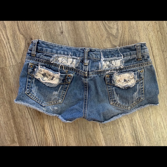 Distressed jean shorts! Size 0 - Picture 2 of 4
